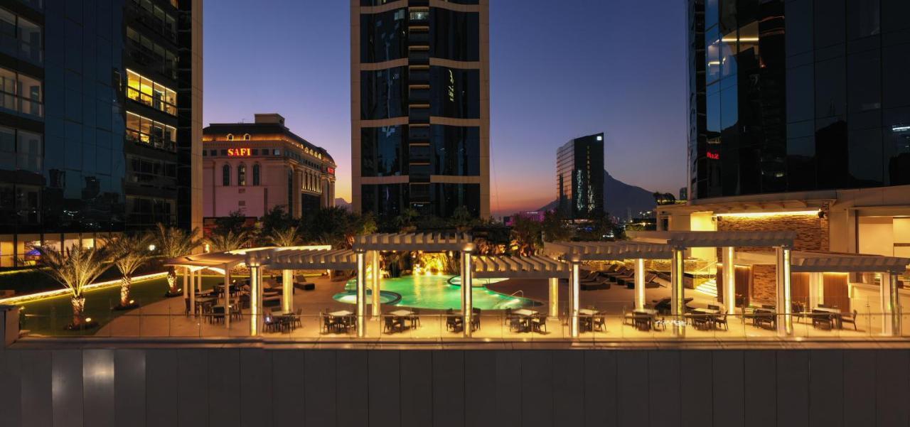Safi Royal Luxury Metropolitan San Pedro Garza Garcia Exterior foto The pool at the Four Seasons Hotel