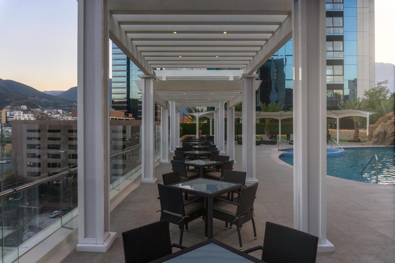 Safi Royal Luxury Metropolitan San Pedro Garza Garcia Exterior foto The pool at the Four Seasons Hotel