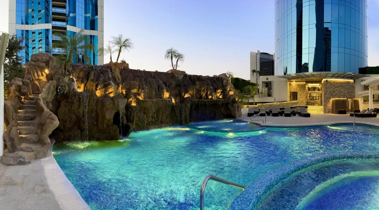 Safi Royal Luxury Metropolitan San Pedro Garza Garcia Exterior foto The pool at the Atlantis Paradise Island