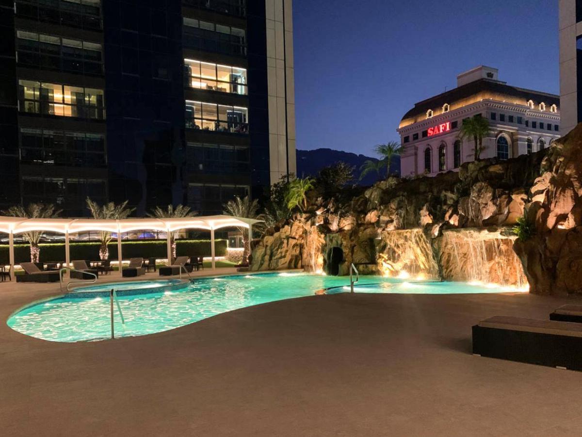 Safi Royal Luxury Metropolitan San Pedro Garza Garcia Exterior foto The pool at the Fontainebleau
