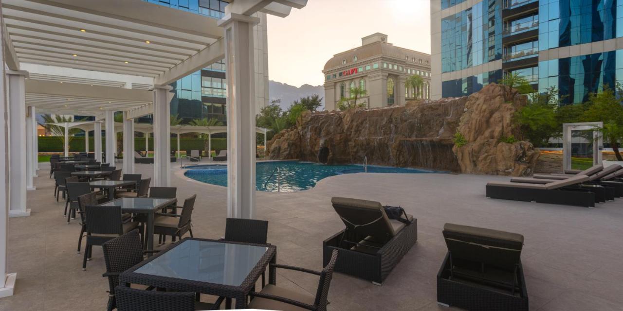 Safi Royal Luxury Metropolitan San Pedro Garza Garcia Exterior foto The pool at the hotel