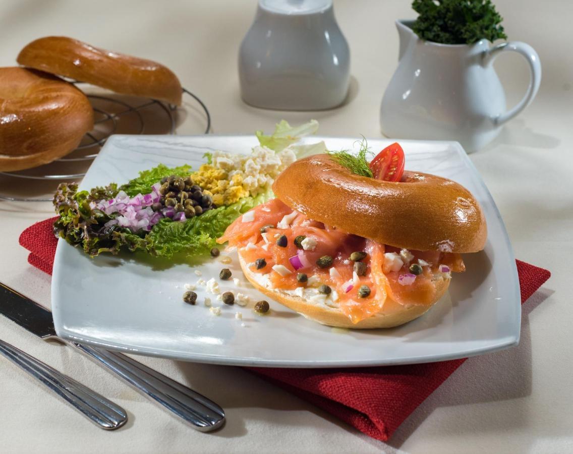 Safi Royal Luxury Metropolitan San Pedro Garza Garcia Exterior foto Salmon bagel
