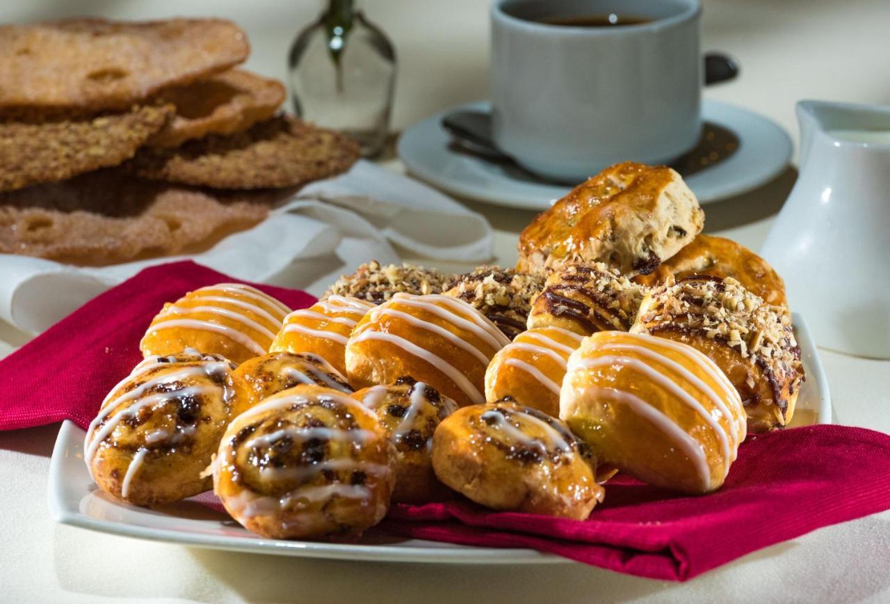 Safi Royal Luxury Metropolitan San Pedro Garza Garcia Exterior foto A selection of Danish pastries