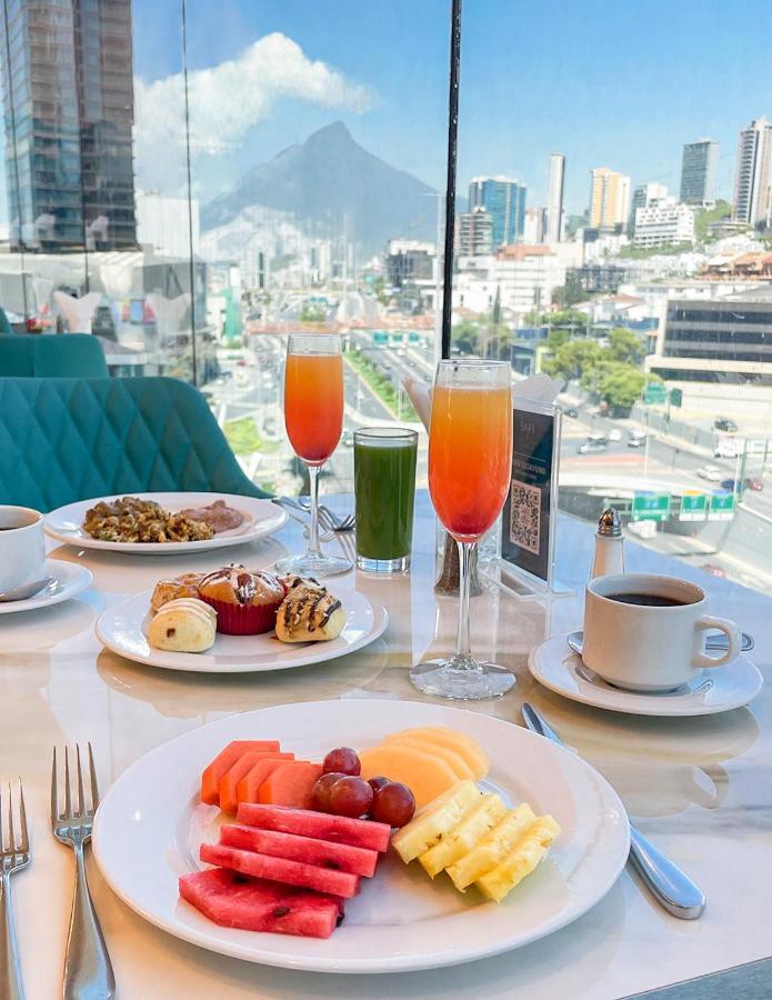 Safi Royal Luxury Metropolitan San Pedro Garza Garcia Exterior foto Breakfast at the 360° Restaurant