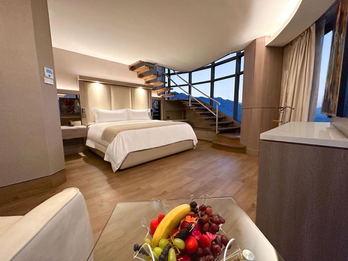 Safi Royal Luxury Metropolitan San Pedro Garza Garcia Exterior foto A suite at the hotel