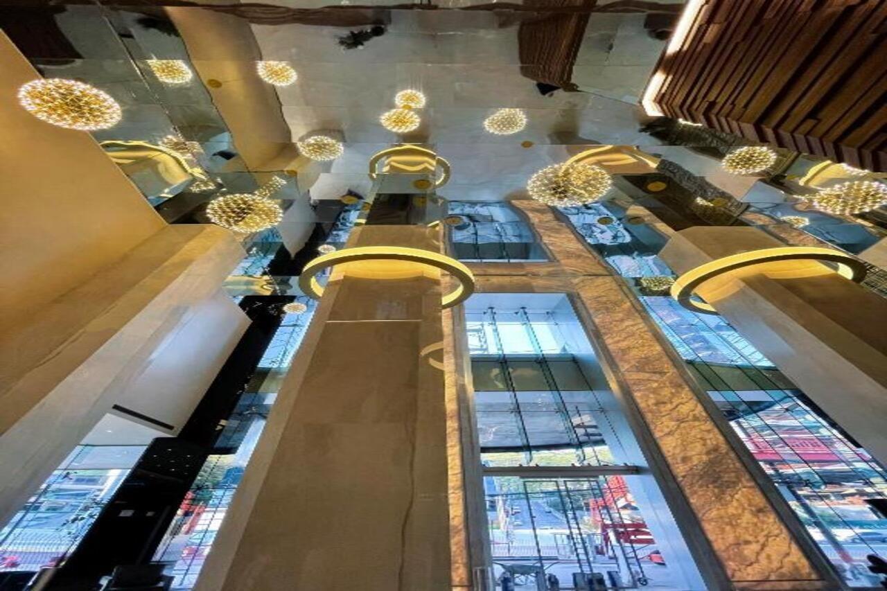 Safi Royal Luxury Metropolitan San Pedro Garza Garcia Exterior foto The ceiling of the lobby