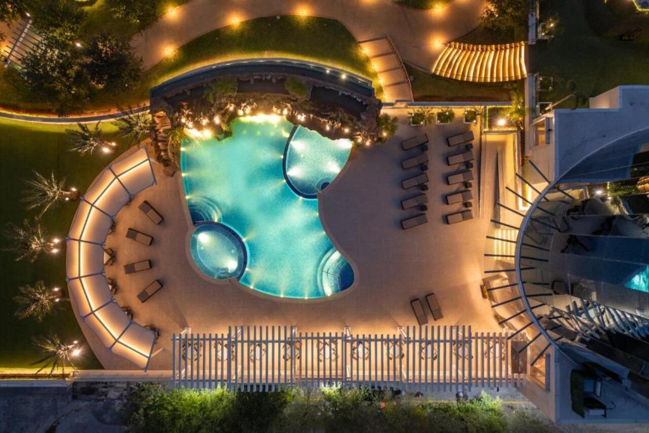 Safi Royal Luxury Metropolitan San Pedro Garza Garcia Exterior foto Aerial view of the pool at the hotel