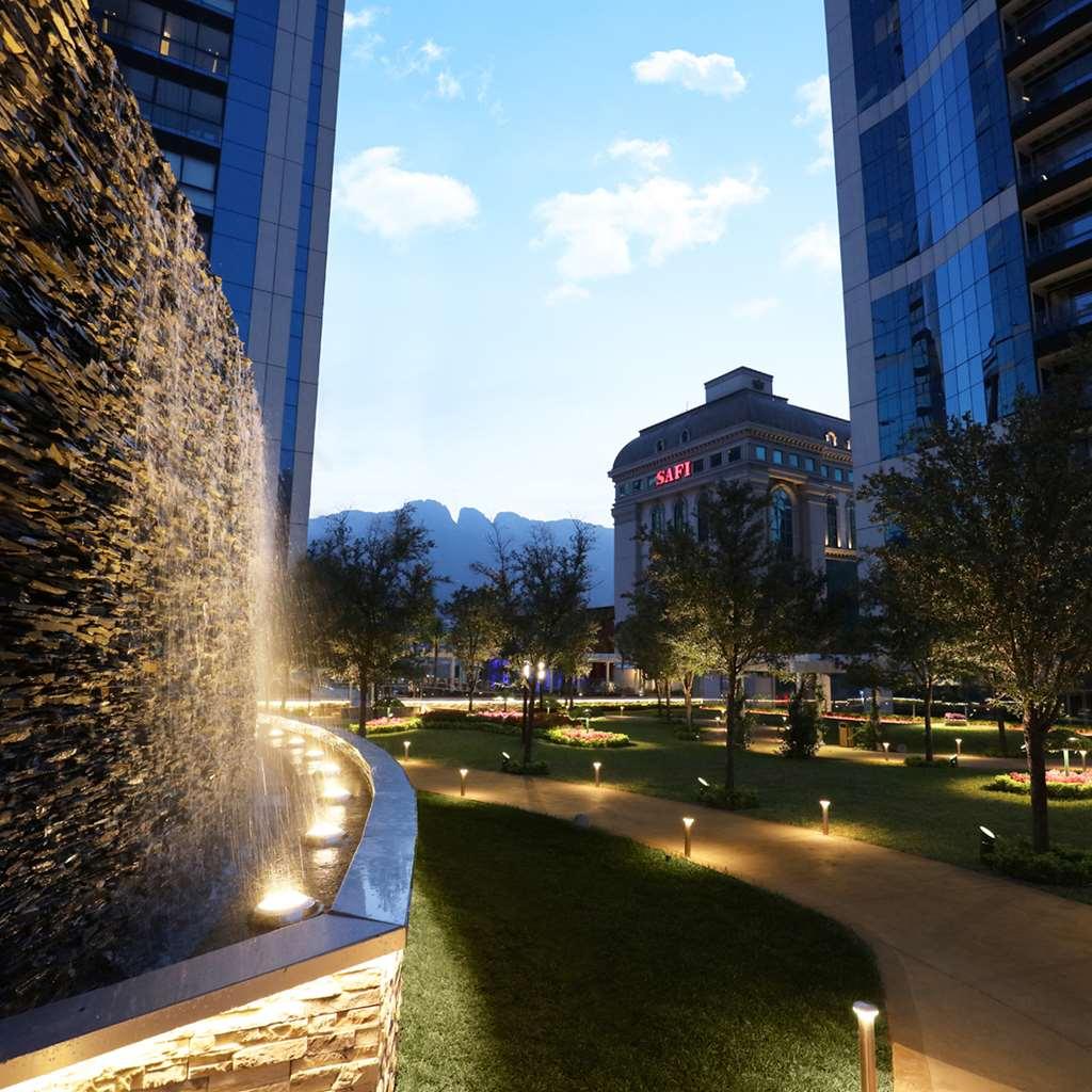 Safi Royal Luxury Metropolitan San Pedro Garza Garcia Facilidades foto The park at the heart of the complex
