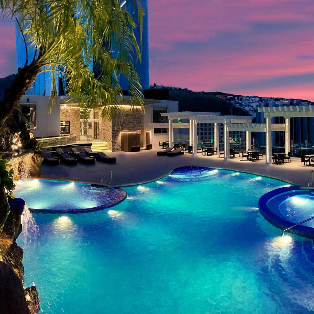 Safi Royal Luxury Metropolitan San Pedro Garza Garcia Facilidades foto The swimming pool at the hotel