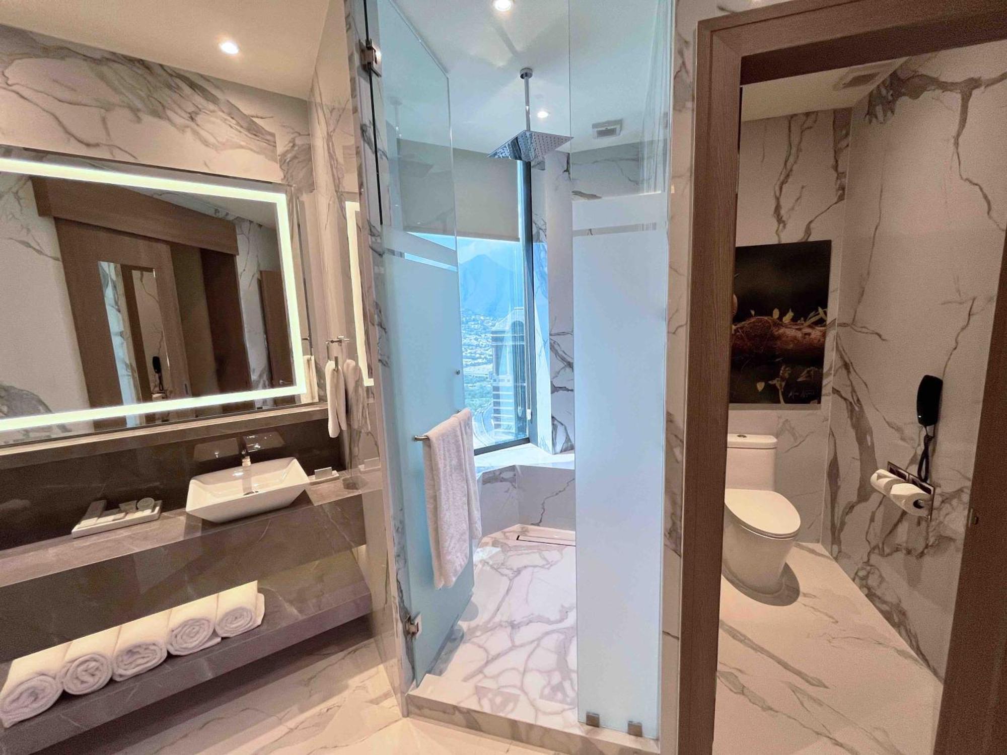 Safi Royal Luxury Metropolitan San Pedro Garza Garcia Exterior foto Bathroom