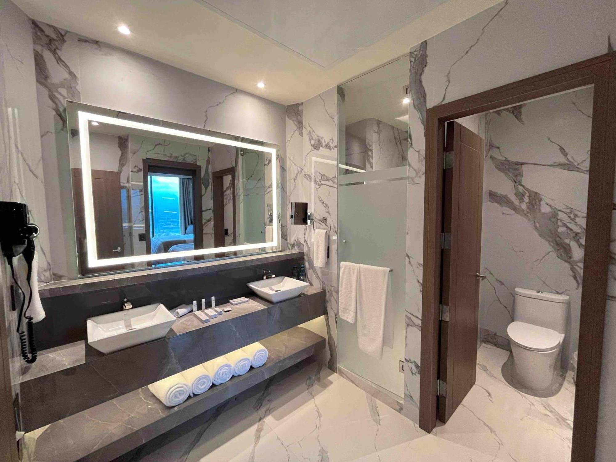 Safi Royal Luxury Metropolitan San Pedro Garza Garcia Exterior foto Bathroom