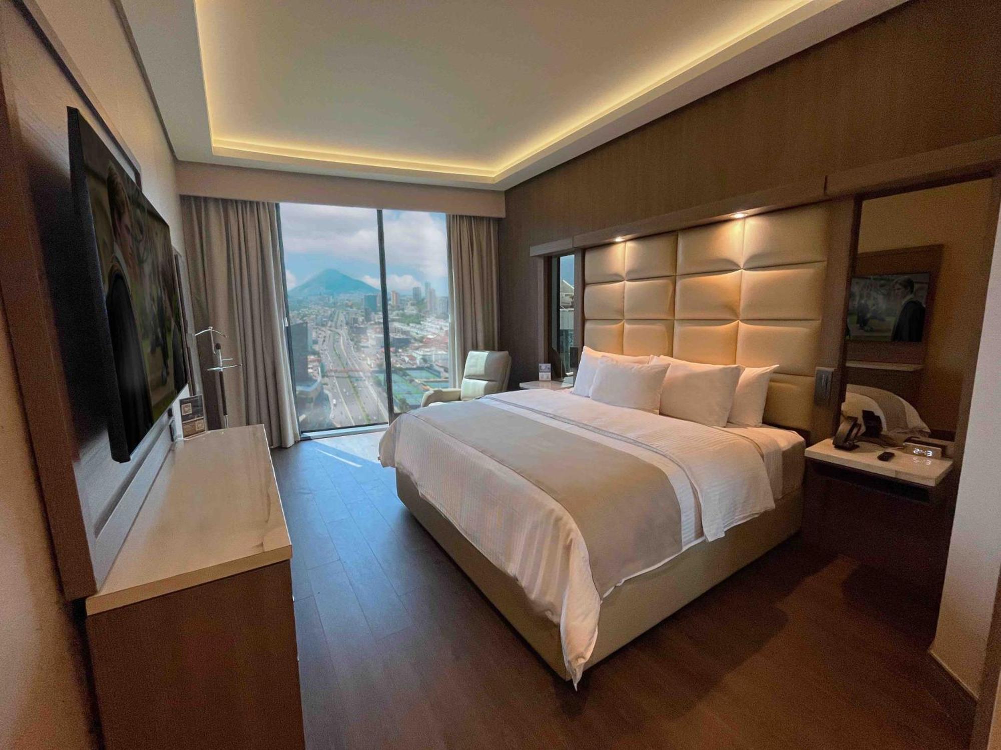 Safi Royal Luxury Metropolitan San Pedro Garza Garcia Exterior foto A bedroom at the hotel